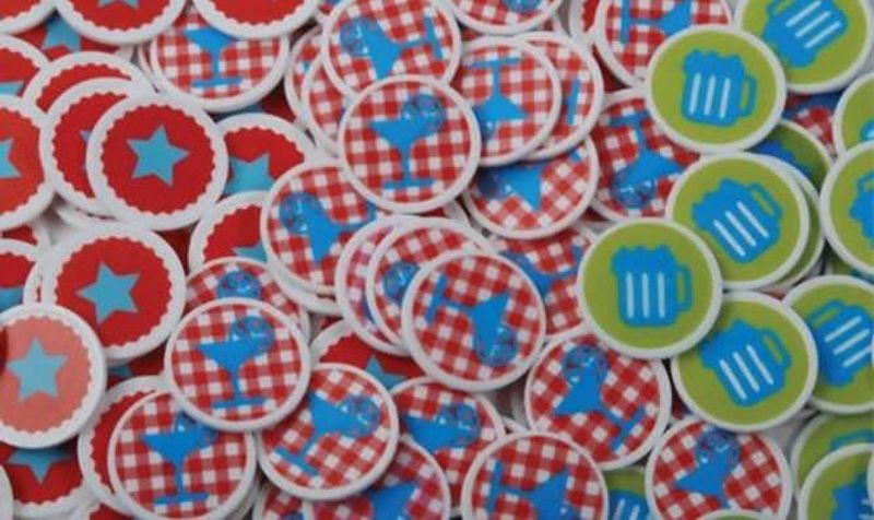 Graverte promo sjetonger av resirkulert plast 500stk